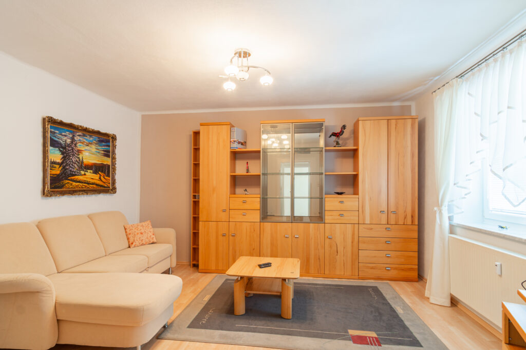 Wohnzimmer mit Schrankwand